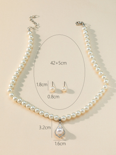 French elegant and high-end glass pearl necklace for women, handmade beaded necklace, European and American popular jewelry wholesale