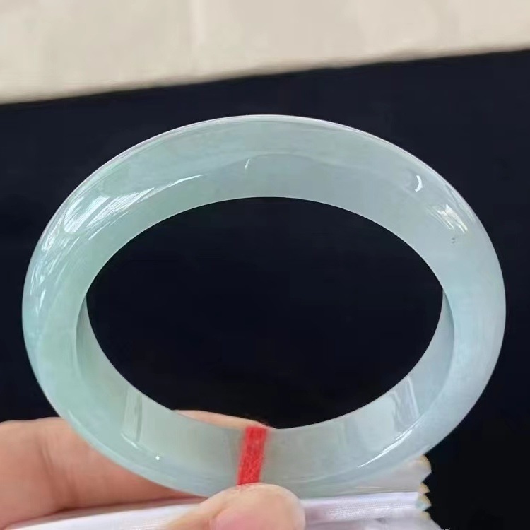 Vòng tay ngọc bích tự nhiên cao cấp màu xanh ngọc bích hoa anh đào băng trong suốt