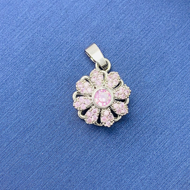 百種類のペンダントは心のままにファッションの経典を配合します。カップルの美しいペンダントは親友のアクセサリーを送ります。