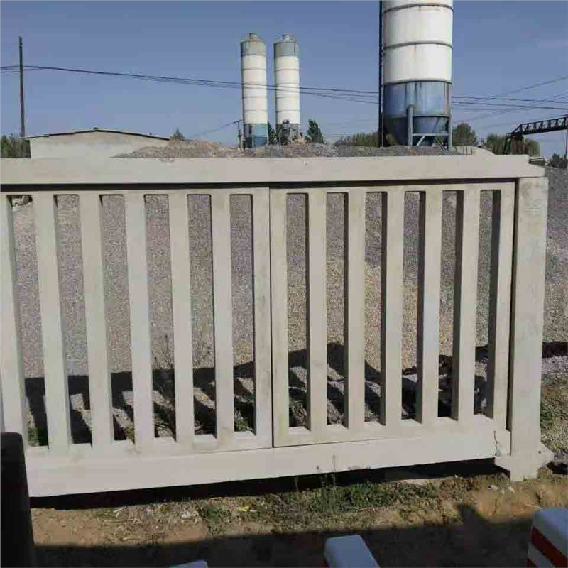 河南郑州高铁水泥护栏立柱水泥铁路防护栅栏水泥围栏隔离栅栏隔离