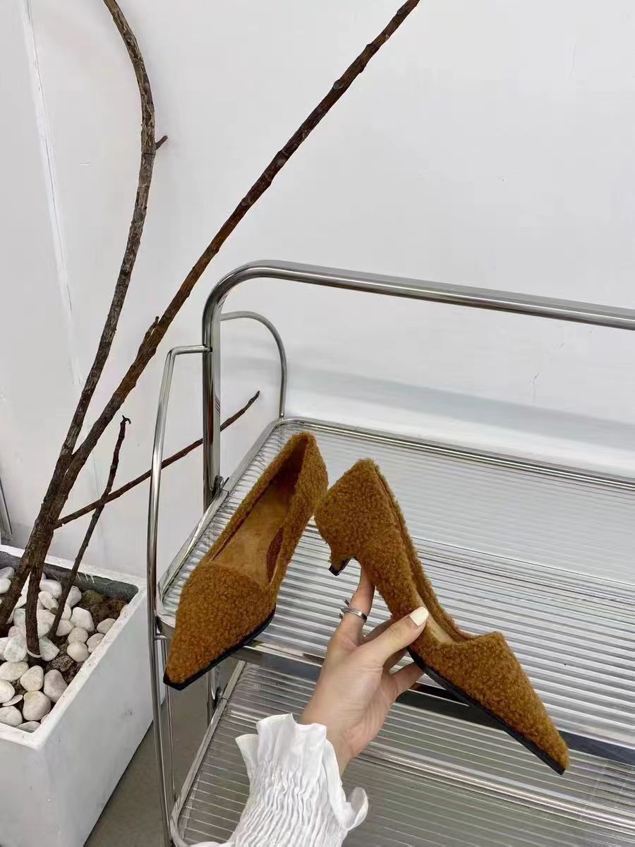 2024 autunno e inverno nuova moda versatile scarpe singole imbottite con bocca superficiale rete rossa a punta tacco basso fine con scarpe di lana_voghion.com