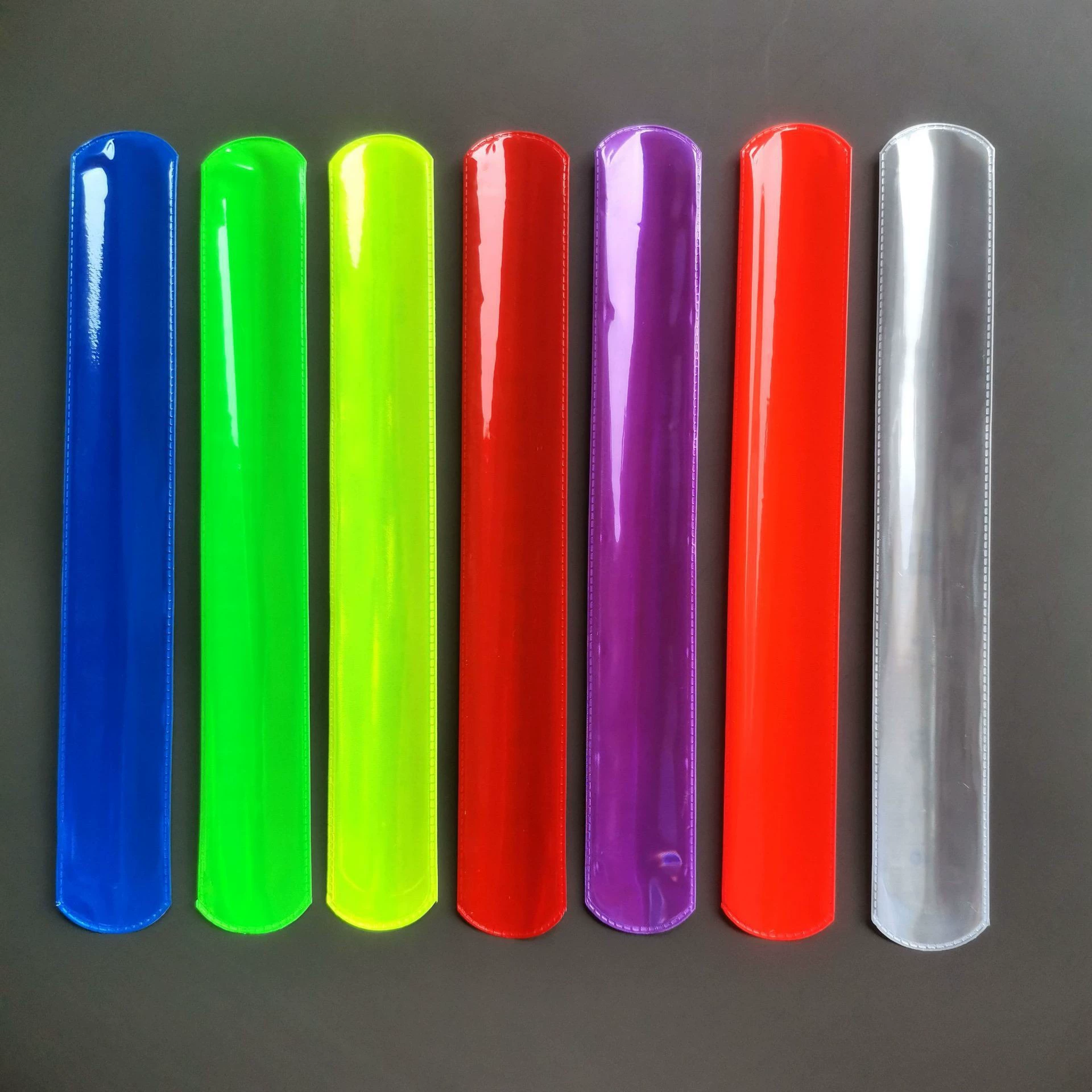 Светоотражающий ремешок на запястье