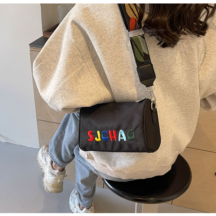 Women's Small Canvas Letter Solid Color Classic Style Streetwear Zipper Crossbody Bag display picture 13