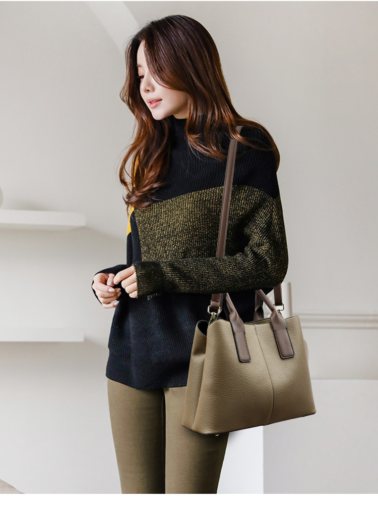 Crossbody Bag in Khaki