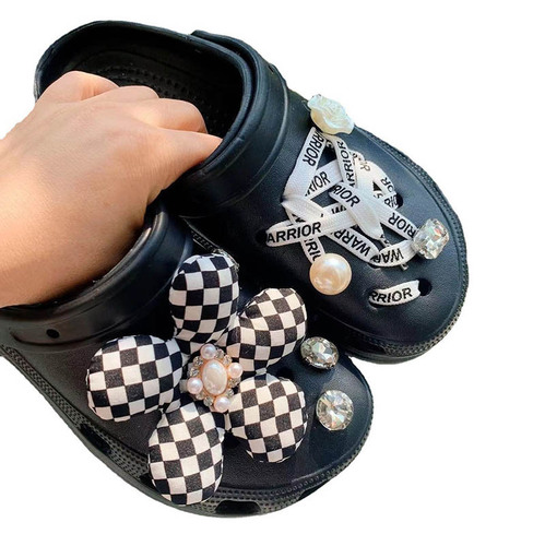 Small briquette fur sneakers flower hole shoes diy accessories slippers sandals decorative buckles shoe buckles cute cartoon shoelace buckles