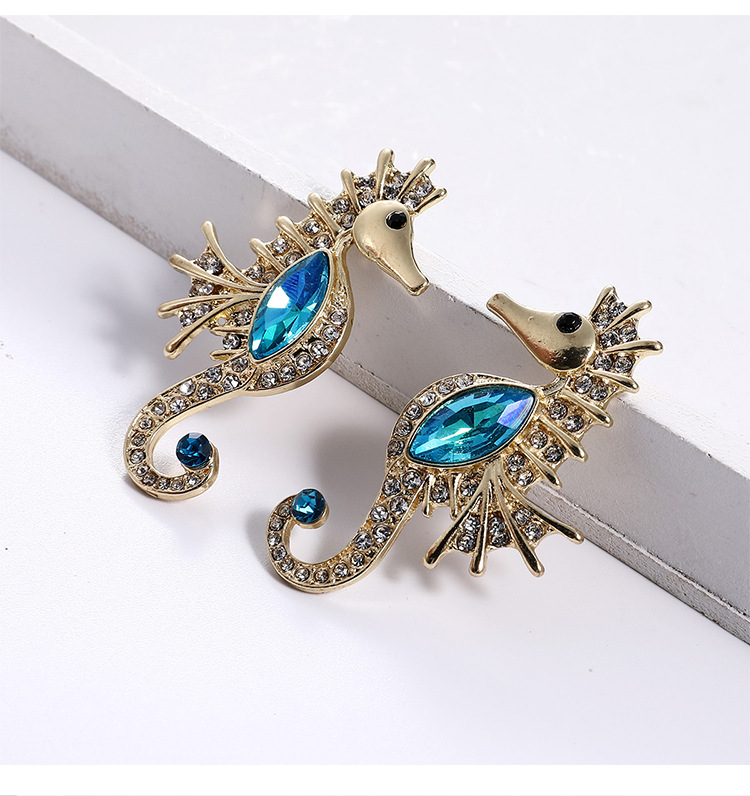 Océan Série Européen Et Américain Plein De Diamants En Verre Personnalité Hippocampe Boucles D'oreilles Mode Ins Style Tout-match Élégant Femelle Boucles D'oreilles Croix-frontière display picture 4