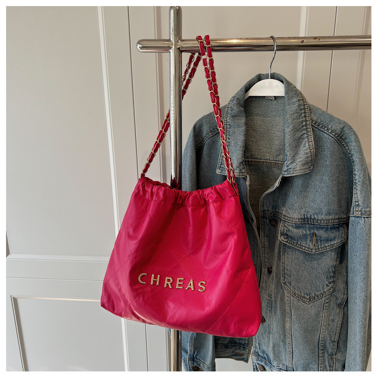 Bolso de la letra de las mujeres otoño 2023 nueva moda rombo cadena bolsa casual moda coreana bordado hilo hombro bolsa de las axilas