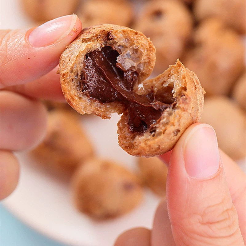 Ovaltine Exploding puff chocolate sandwich crispy ball biscuits internet celebrity casual puffed snacks whole box wholesale
