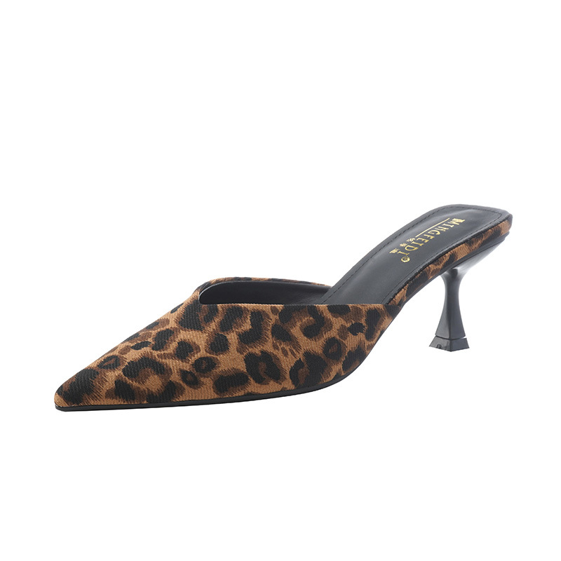 2026 nuevo estilo de verano francés punzante estampado leopardo temperamento tacones delgados de moda media zapatillas para usar sandalias de tacones altos image 6
