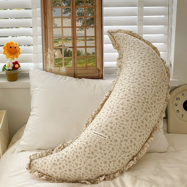 No. 008 cotton and linen crescent pillow