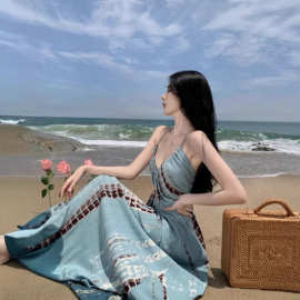 波西米亚度假连衣裙女夏季新款法式旅游拍照海边沙滩裙气质长裙子