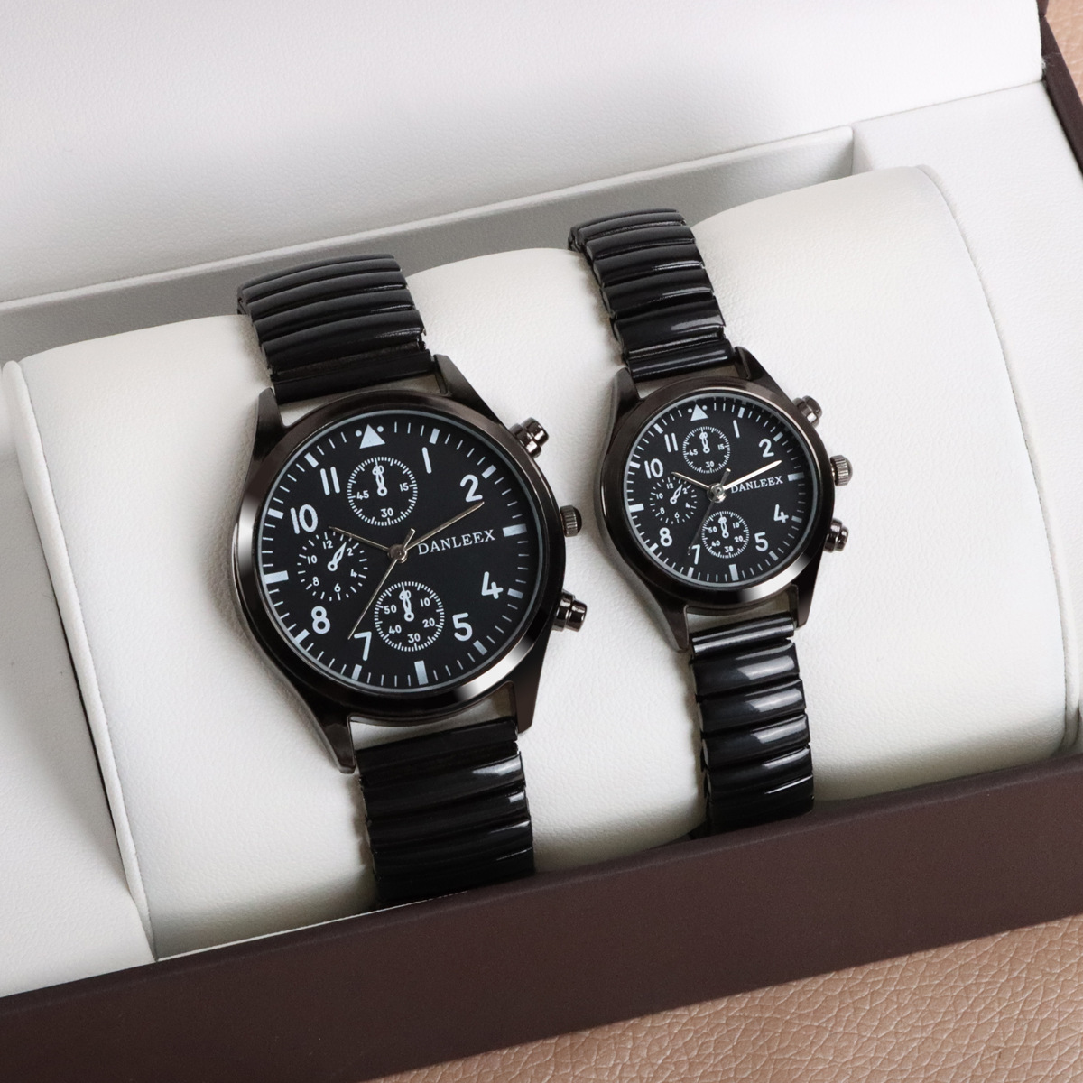 Hot Cross-border Fashion Men's and Women's Watch Classic Round Couple Black Stelliband suit Quartz Watch 1879