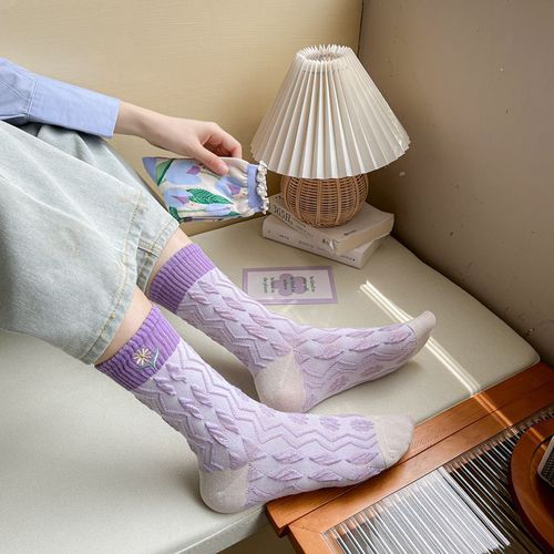 Purple flower socks women's mid-calf cotton socks spring, autumn and winter cute forest flowers caramel macchiato tulip trend