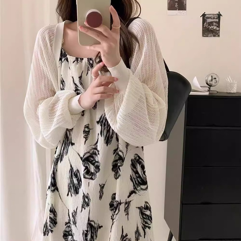 Ice Silk Hollow Sunscreen Blouse Women's Summer Knitted Cardigan Thin Coat French Small Shawl with Sling Waistcoat Ice Silk Hollow Sunscreen Blouse Women's Summer Knitted Cardigan Thin Coat French Small Shawl with Sling Waistcoat