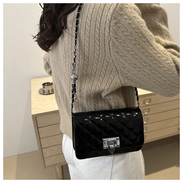 The diamond-patterned embroidered thread fashionable and elegant lock buckle elegant small bag for women's 2024 autumn new style versatile ins crossbody bag for women undefined