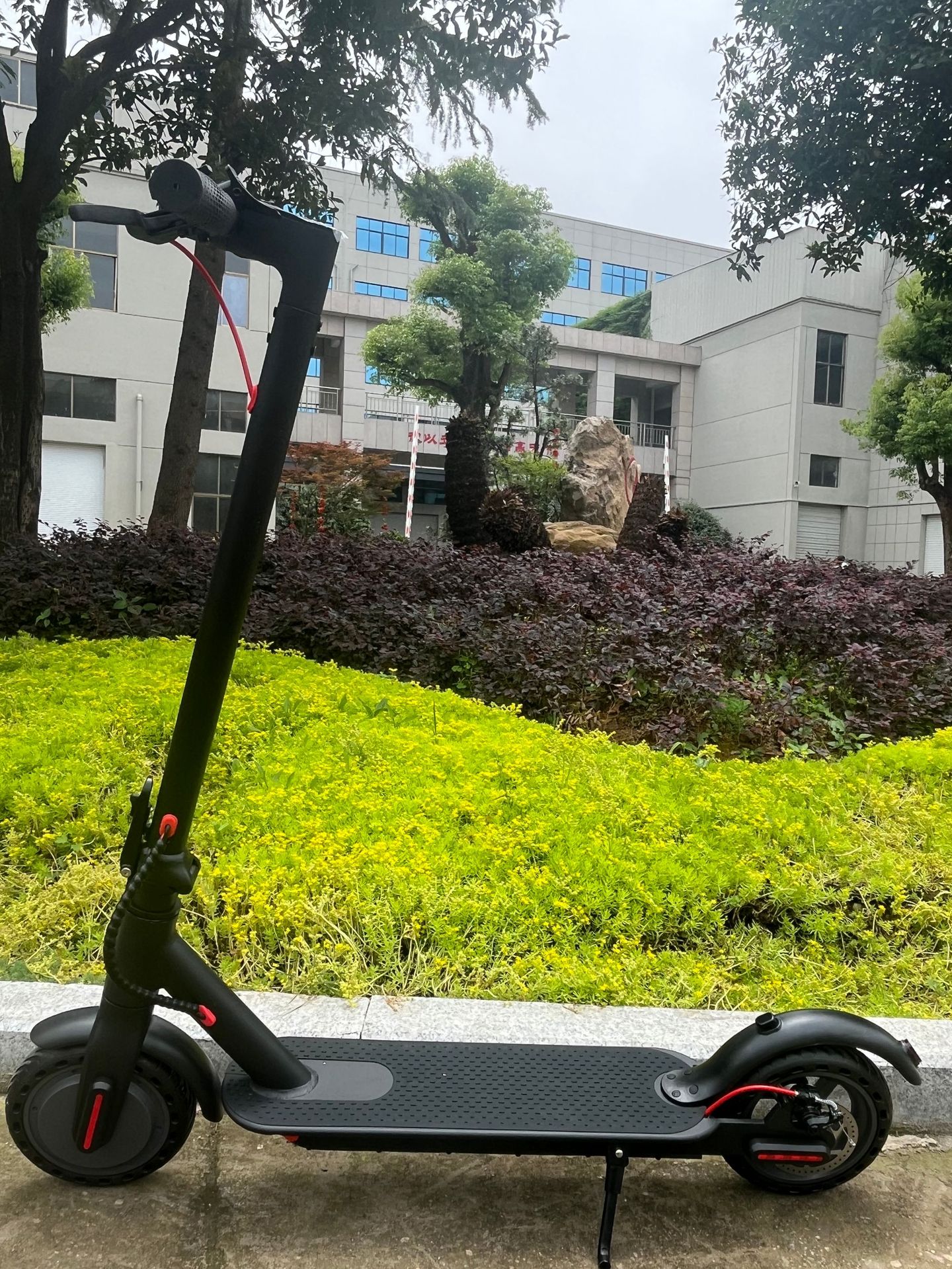 Foreign Trade Export 300W Off-Road Adult Electric Scooter 8.5-Inch Foldableing Scooter Two-Wheeled Electric Scooter