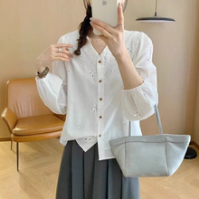 法式泡泡袖纯棉衬衫女2025春新款小个子V领钩花镂空刺绣上衣