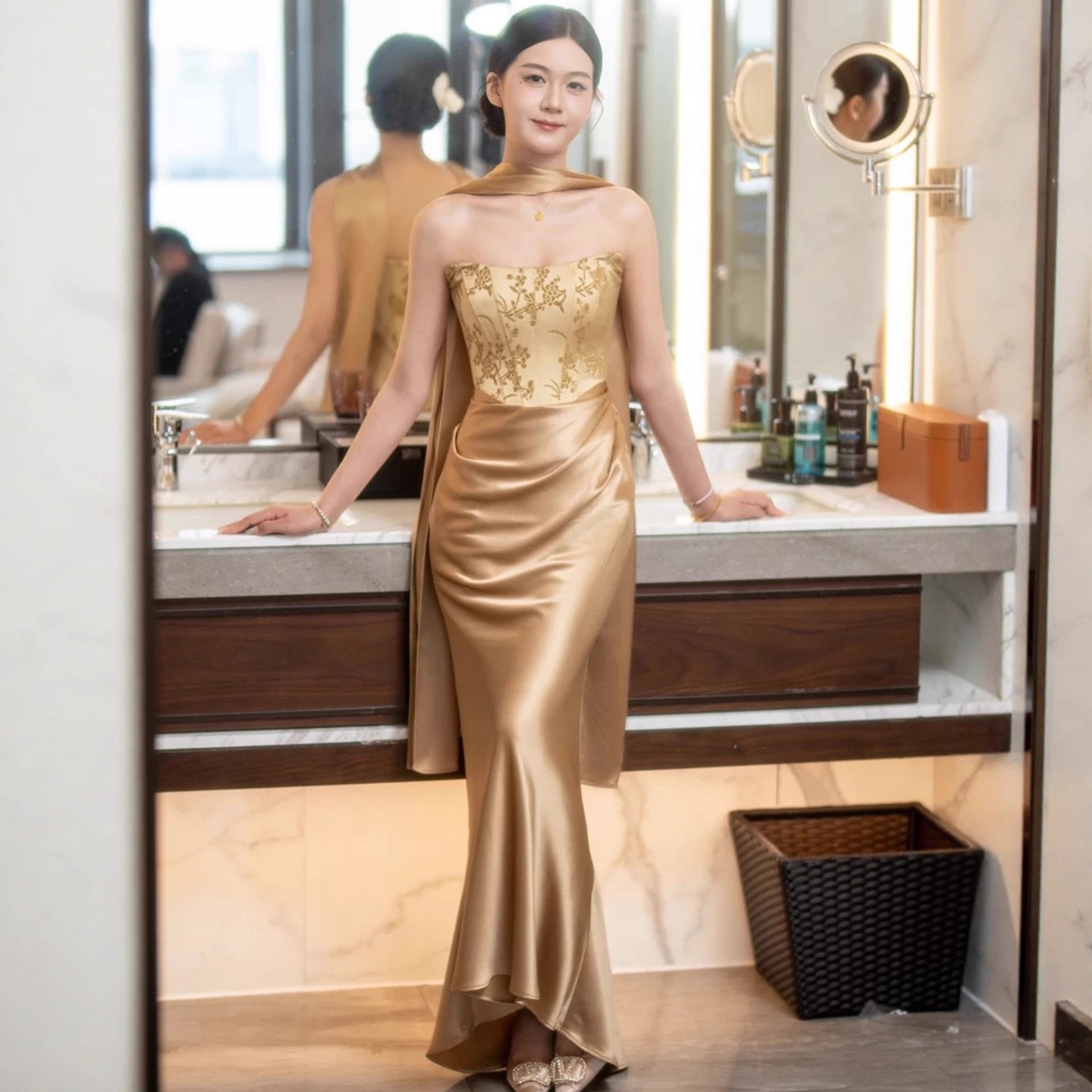 New Chinese-Style Morning Robe for Female Brides, Gold Toast Dress, Strapless Engagement Wedding Morning Photo Dress, Banquet Host Long Dress