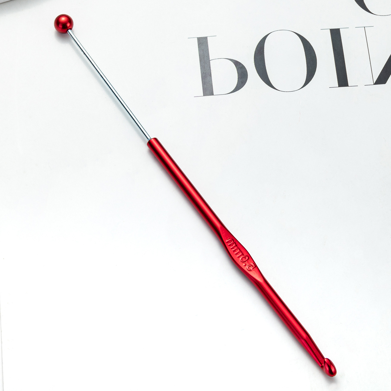 Inventario de un solo cabezal de tejido de ganchillo de metal de color de alquiler suéter aguja de lana DIY herramienta de tejido a mano ganchillo