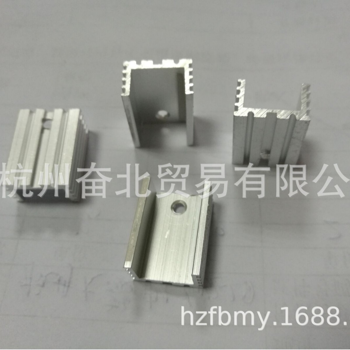 不带针| TO-220散热片 白色 15*10*20mm 三极管散热器 1014-20