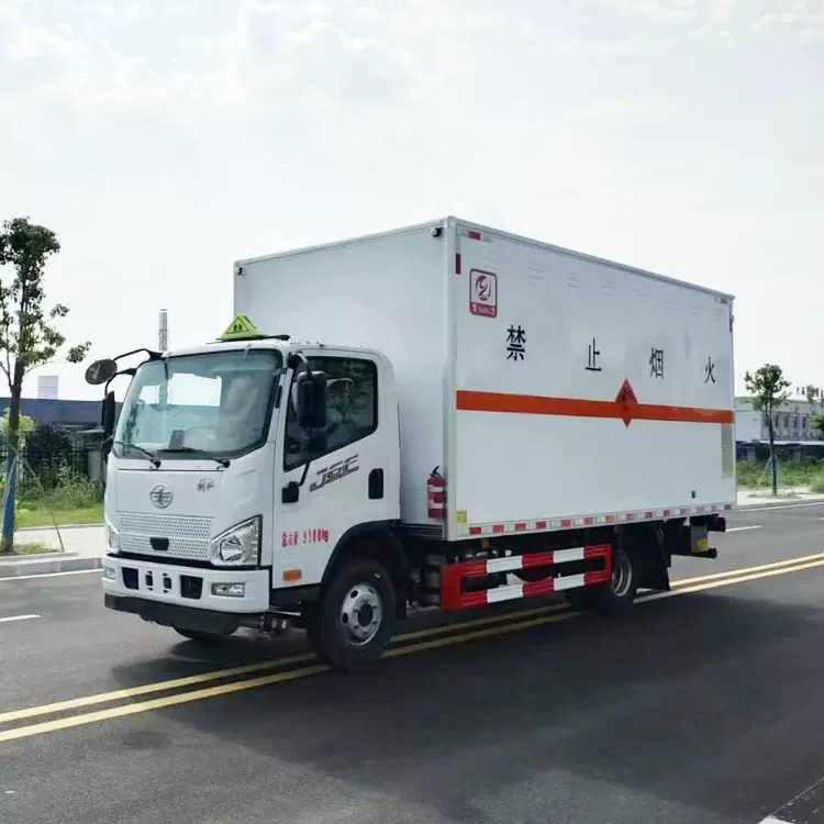 江淮9吨10吨危险品厢式车3类危险品厢式运输车价格多少