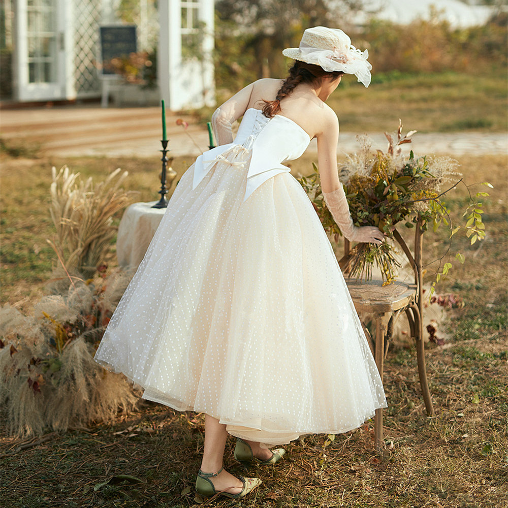 Vestido de boda ligero francés nuevo estilo de novia otoño / invierno francés vintage sen vestido de boda de pecho vestido de boda