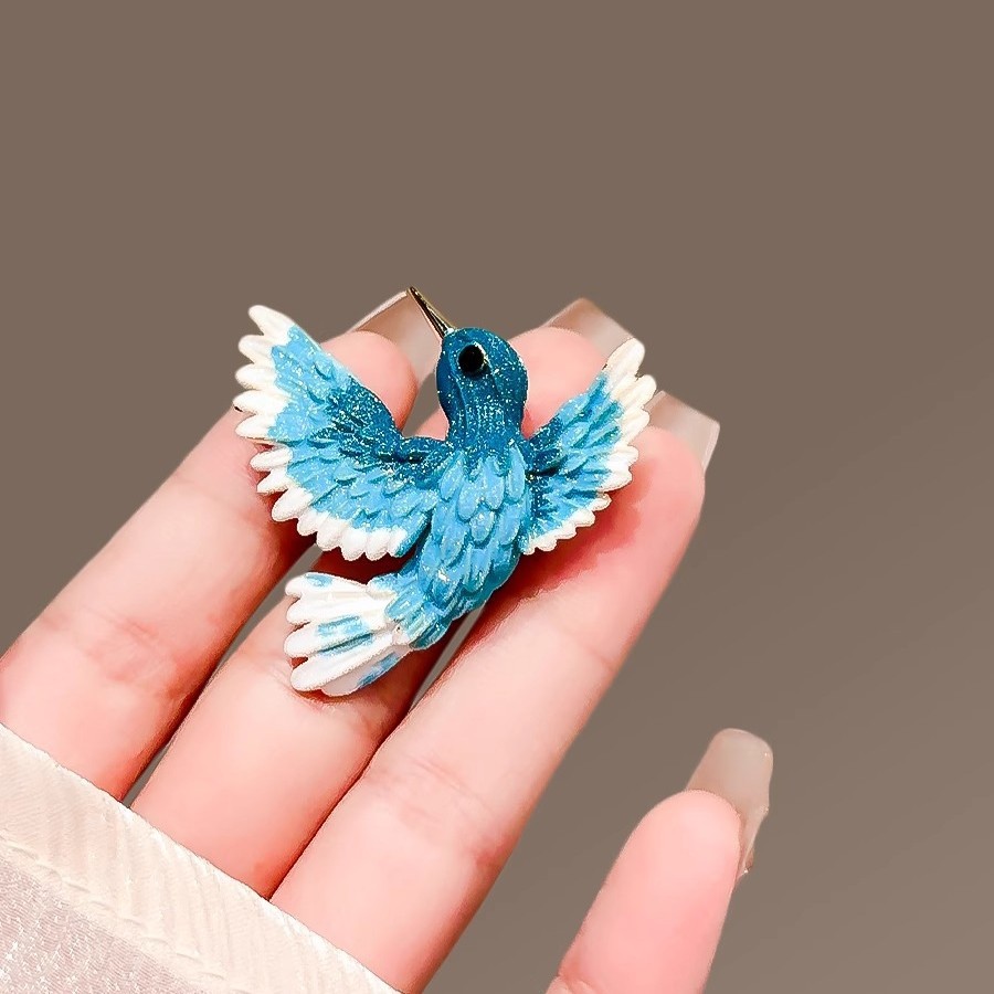 Design blue high-end brooch