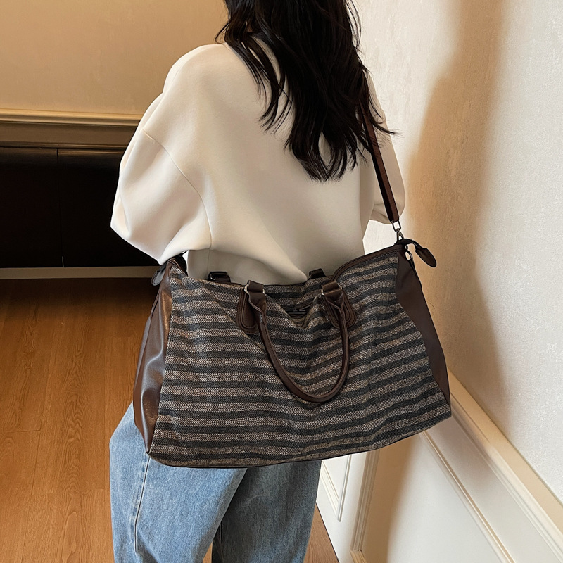 新款大容量时尚休闲单肩包女出差旅游行李收纳斜挎包条纹手提大包