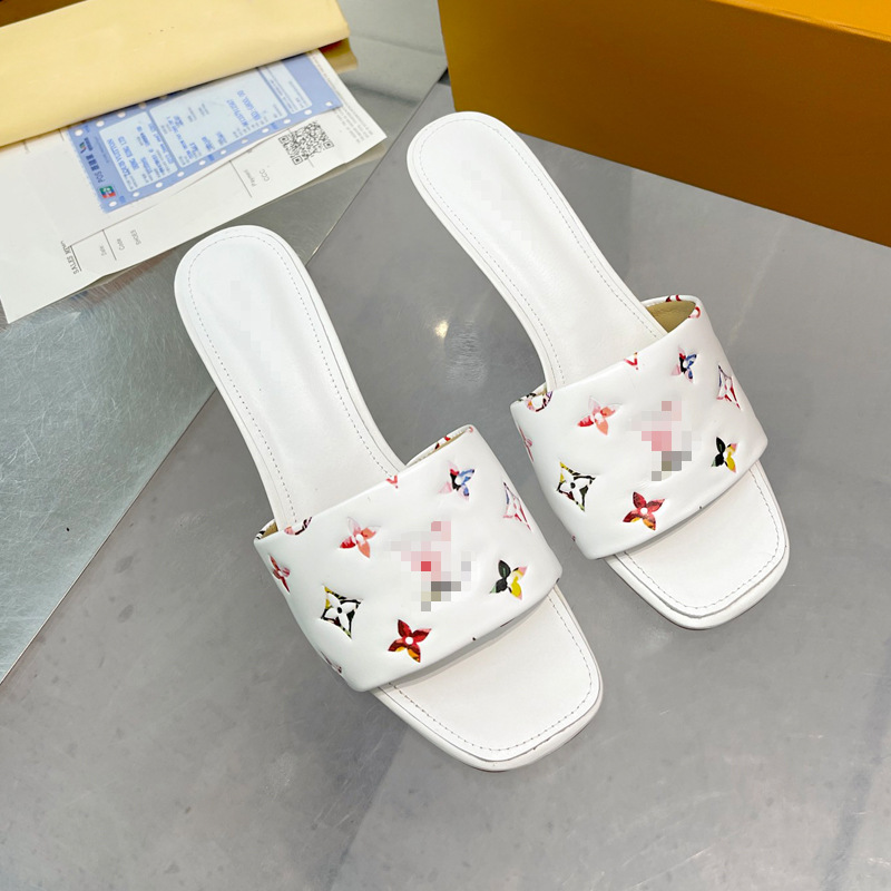 Sandalias casuales de moda europea y americana 2025 nuevas zapatillas de cuña en relieve de moda de cuero mujer playa transfronteriza 8,5 cm