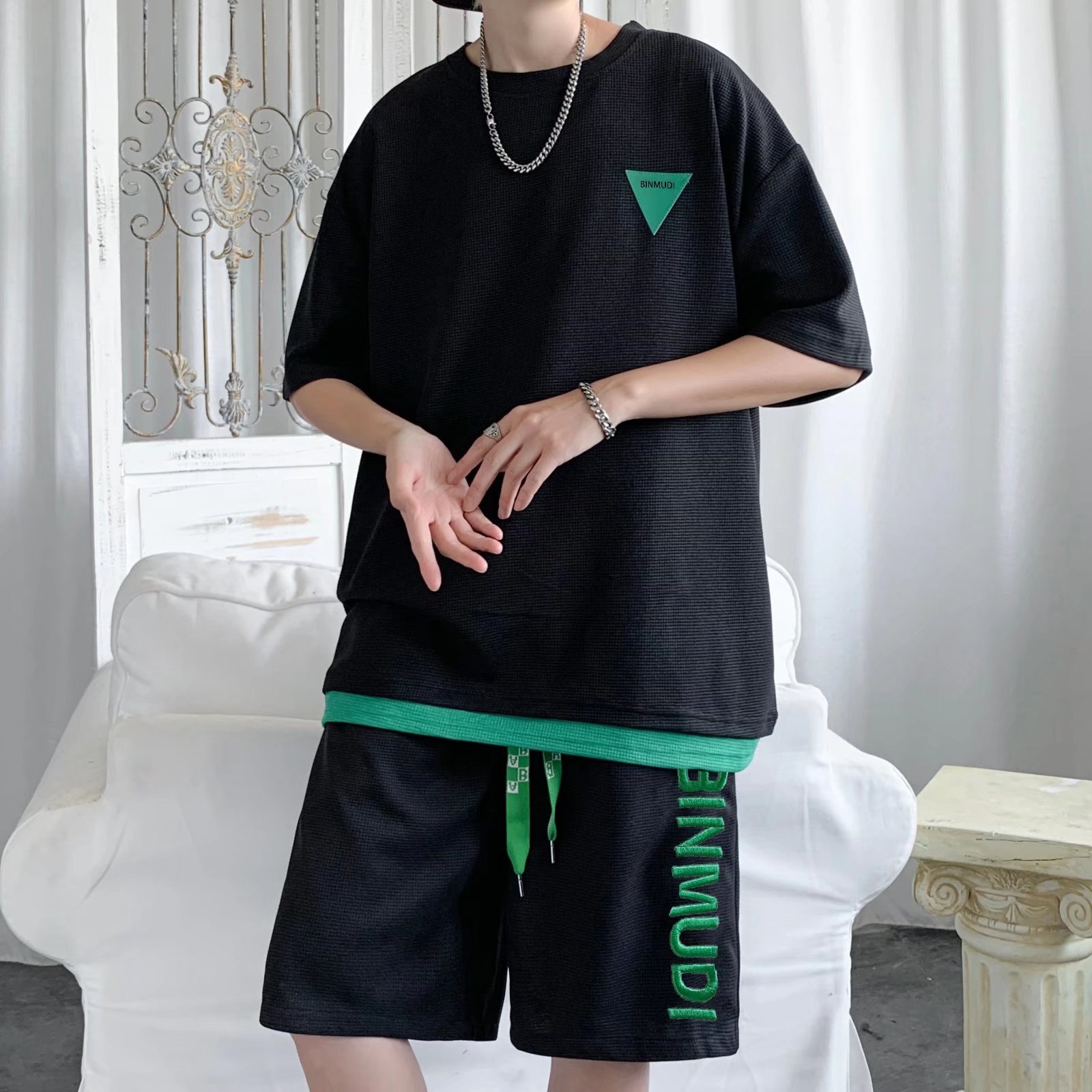 Carta bordado falso de dos piezas etiqueta de cuero camiseta deportes traje de manga corta verano de los hombres nuevos pantalones cortos sueltos estilo de Hong Kong