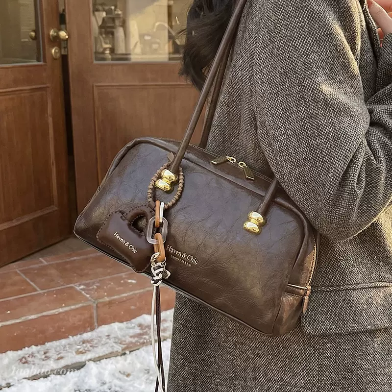 跨境高级感复古大容量包包女洋气时尚通勤枕头包手提波士顿单肩包