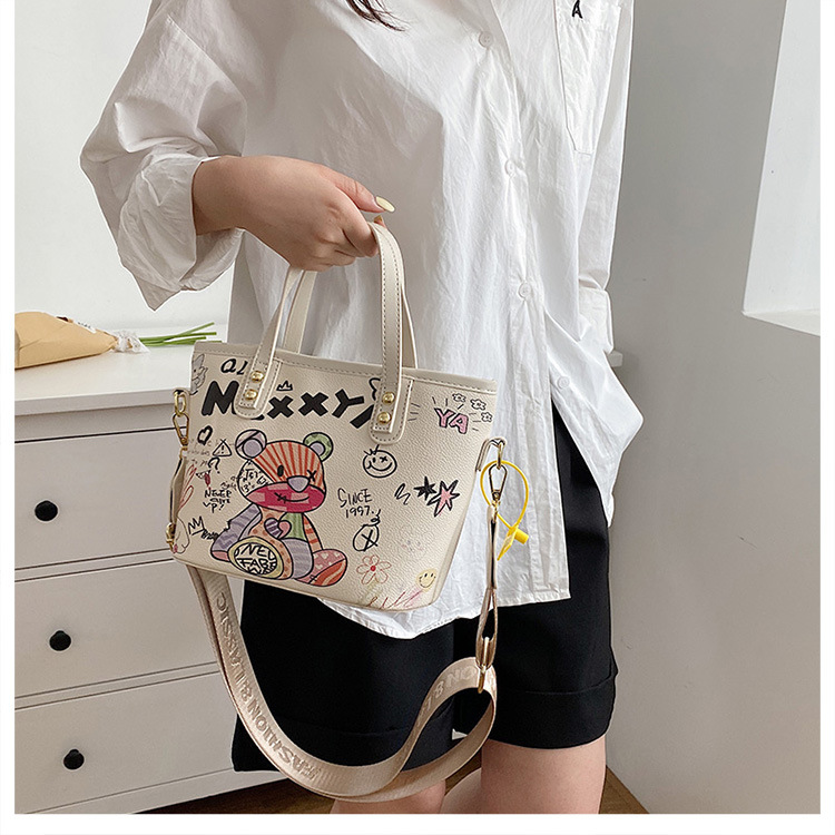Women's Graffiti Shoulder Bag Large Capacity Fashion Bucket Bag_voghion.com