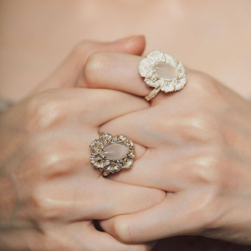 Fashionable Micro-Encrusted Open Ring, New Light Luxury Horse-Eye White Agate Blooming Mandala Flower Ring for Women with Unique Design