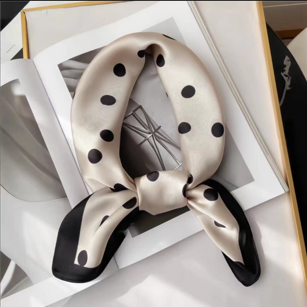 Nuevo bufandas de seda primavera y verano de alta calidad 70cm bufandas cuadradas de moda de estilo exterior bufandas decorativas delgadas bufandas cuadradas pequeñas