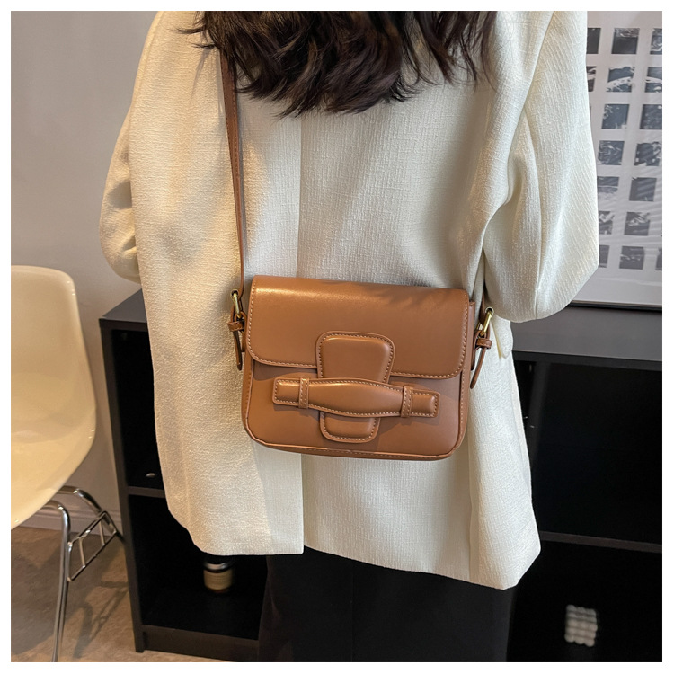 Women's Medium Pu Leather Solid Color Fashion Square Zipper Crossbody Bag display picture 3