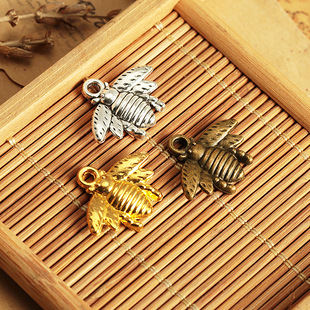 DIY jewelry accessories 21 * 16MM alloy bee small pendant retro creative cute pet small animal pendant