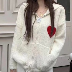 愛の刺繍のファスナーと帽子のセーターのコートの女性は秋冬に厚くてゆったりしています。