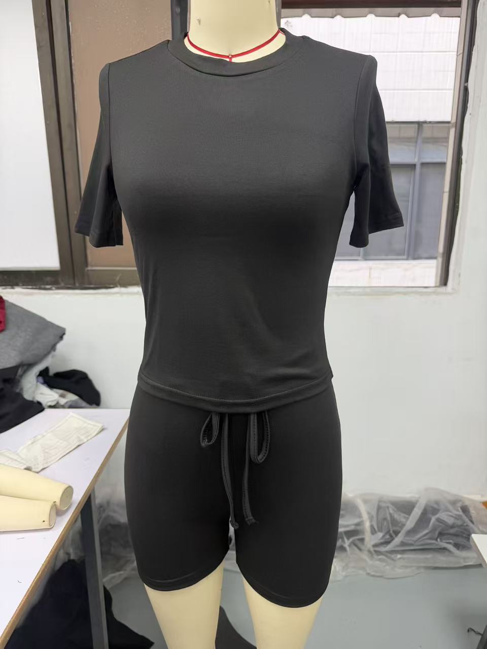 Einfarbiges Yoga Shorts Set Mit Bindegürtel Für Damen_voghion.com