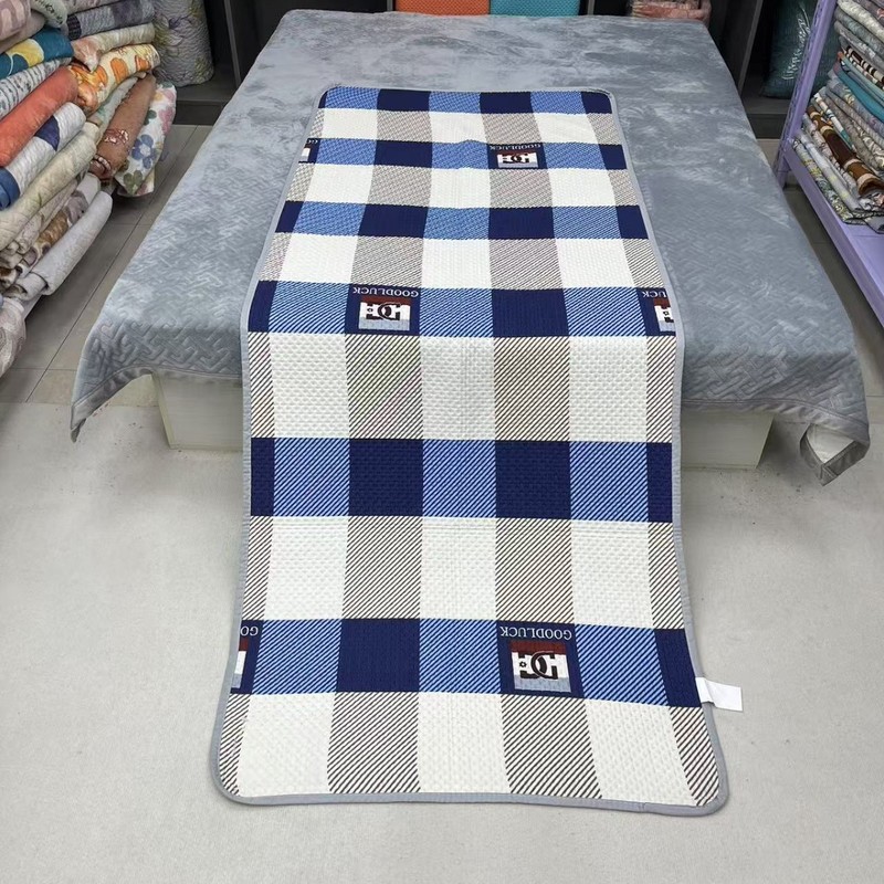 メーカー卸売 90*220cm 学生寮用ベッドカバー 四季通用 三点セット 両面使用可能 滑り止め綿入りマット|undefined