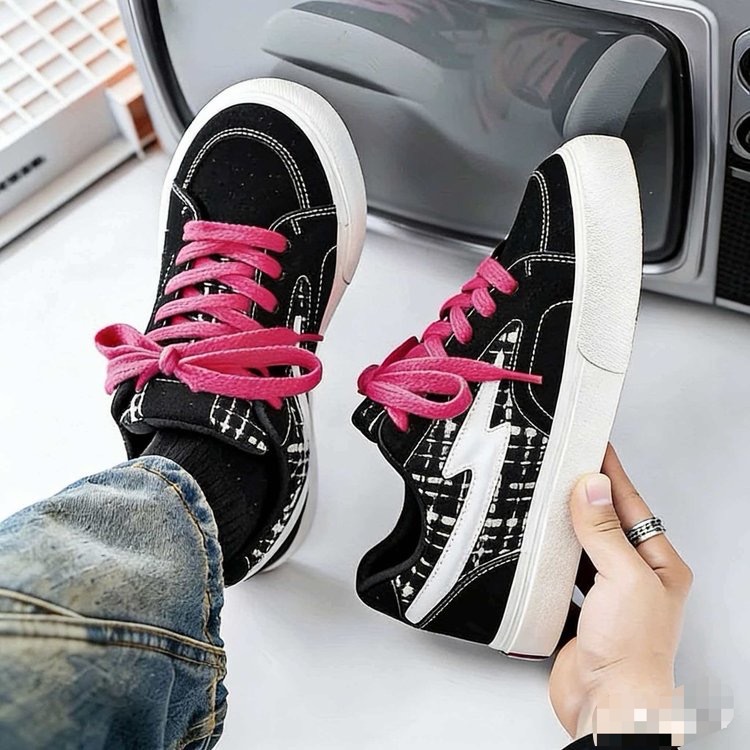 2026 primavera nuevas zapatillas deportivas de estudiantes nicho negro rosa moda versátil fragancia zapatos de pan casuales mujeres