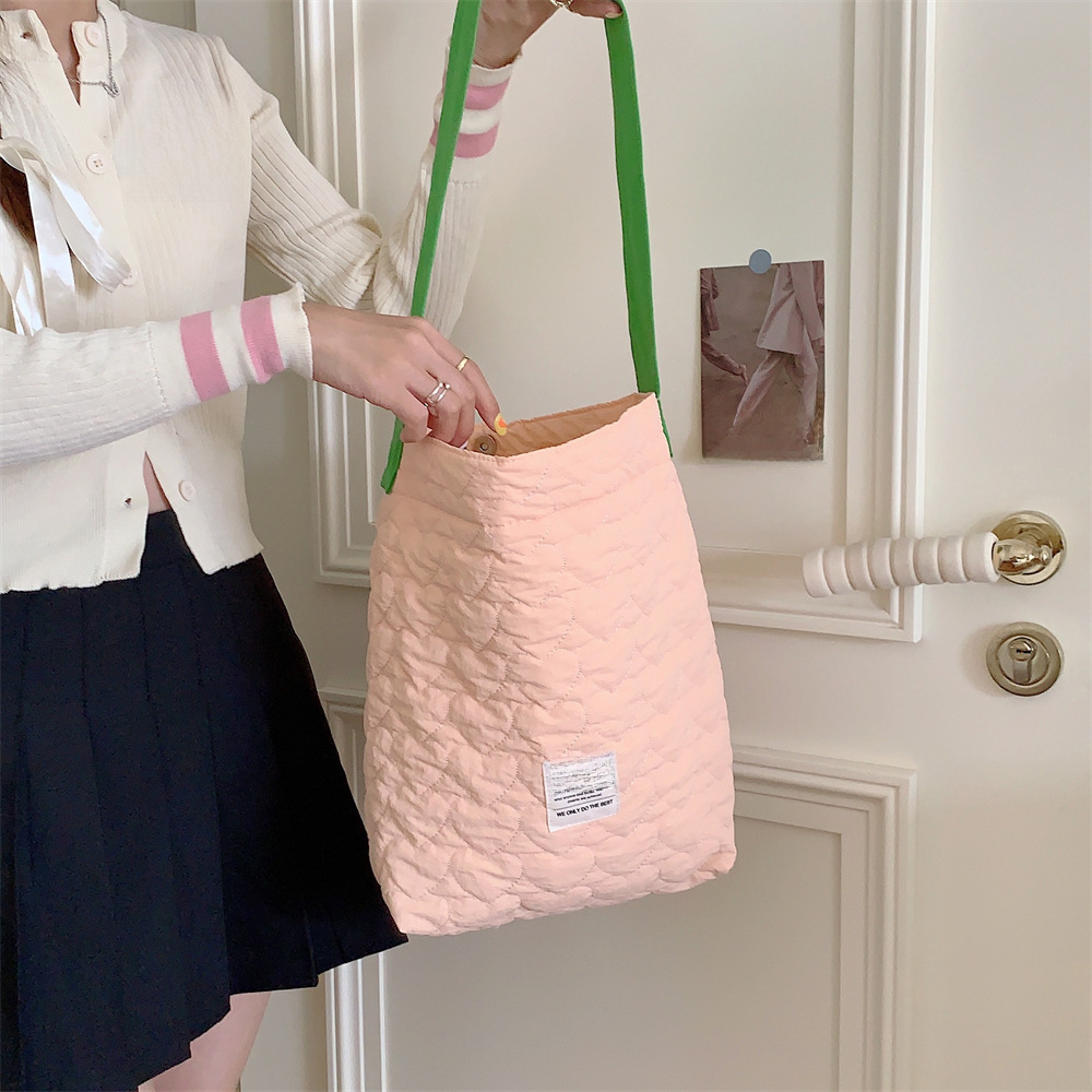 38241 ins new contrast color shoulder bag student female practical large capacity mummy bag quilted shoulder bag female_voghion.com