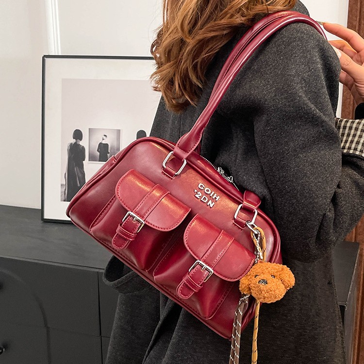 디자인 작은 가방 2024 새로운 패션 INS 패션 어깨 가방 레저 가방 클래스 통근 가방 외국 스타일