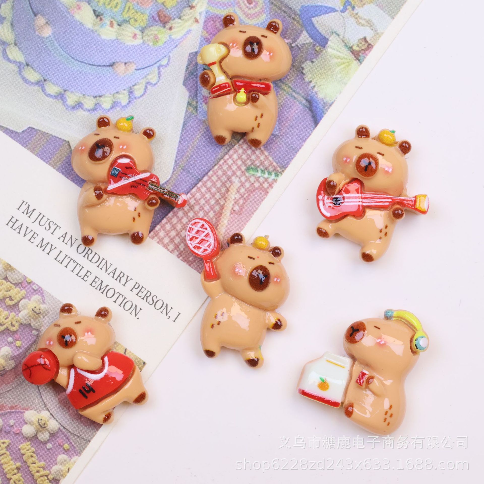 亮面音乐卡皮巴拉小提琴吉他树脂配件奶油胶diy发夹冰箱贴手机壳