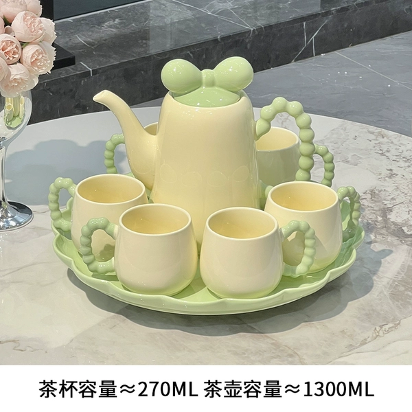 Rotating tea set with bow