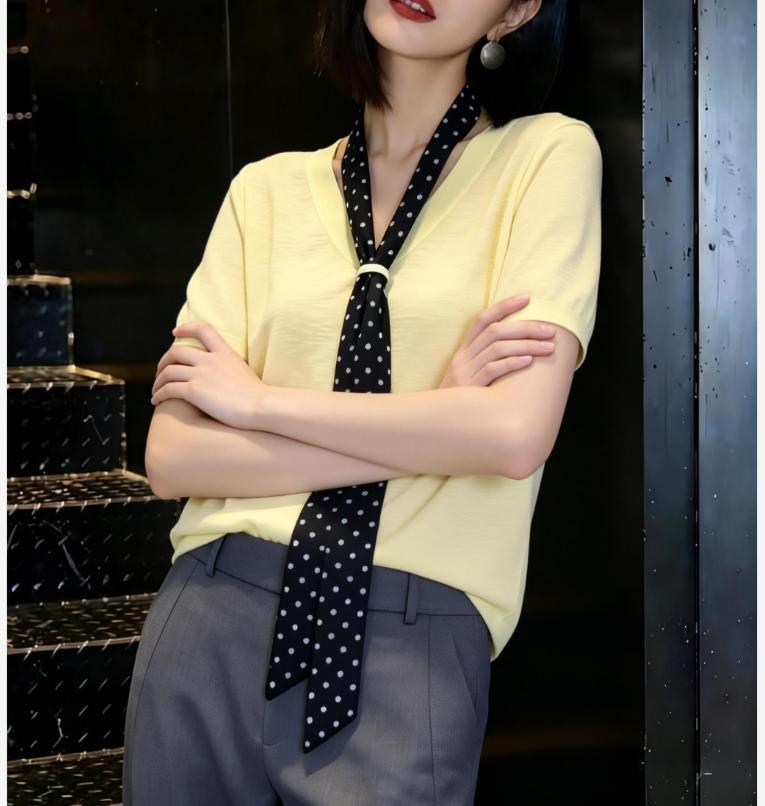 Áo hai dây phối áo len ngắn tay cổ tròn họa tiết chấm bi vintage, chất liệu Tencel mềm mại — màu hồng, màu trắng ngà, màu vàng chi tiết 8