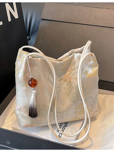 Capacious handheld one-shoulder bag, underarm bag, Chinese style, with embroidery