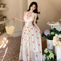 プリントの大きな振り子の長いスカートの純欲風は首のワンピースのジャカードを掛けて腰を収めてやせています。