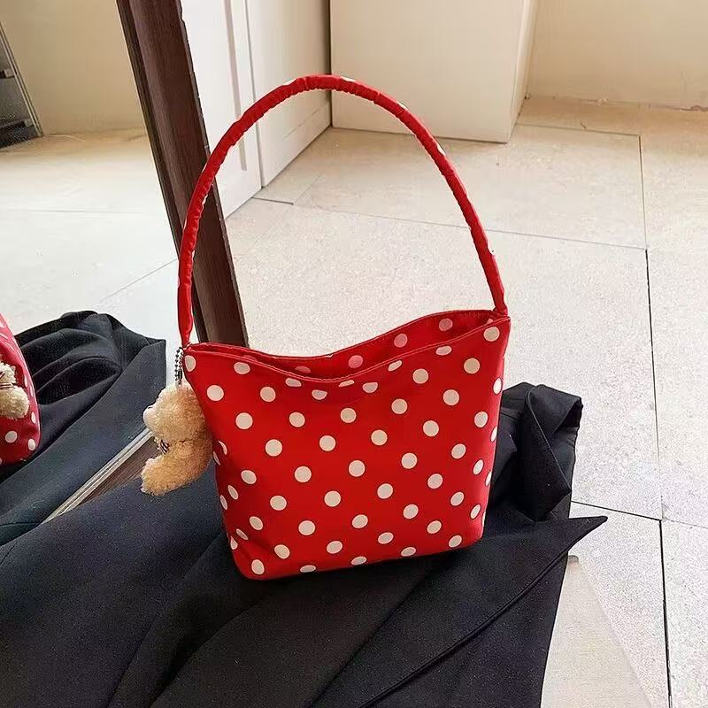 Red polka dot (thickened bottom without pendant)
