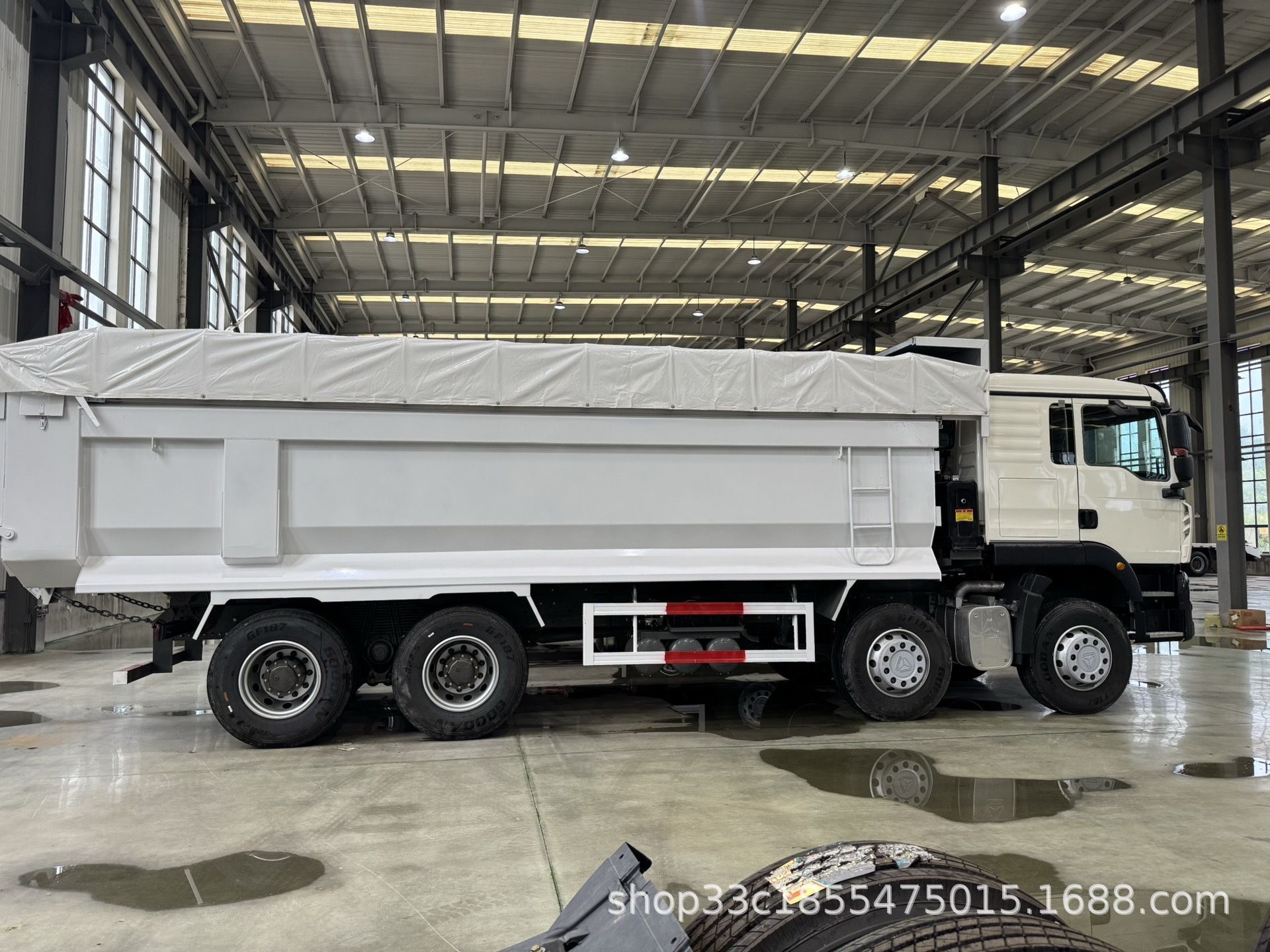 Export Howotx Heavy-Duty Dump Truck, 430 Horsepower, Left-Hand Drive, for Mining and Sand and Gravel Transport, Direct Supply from Factory