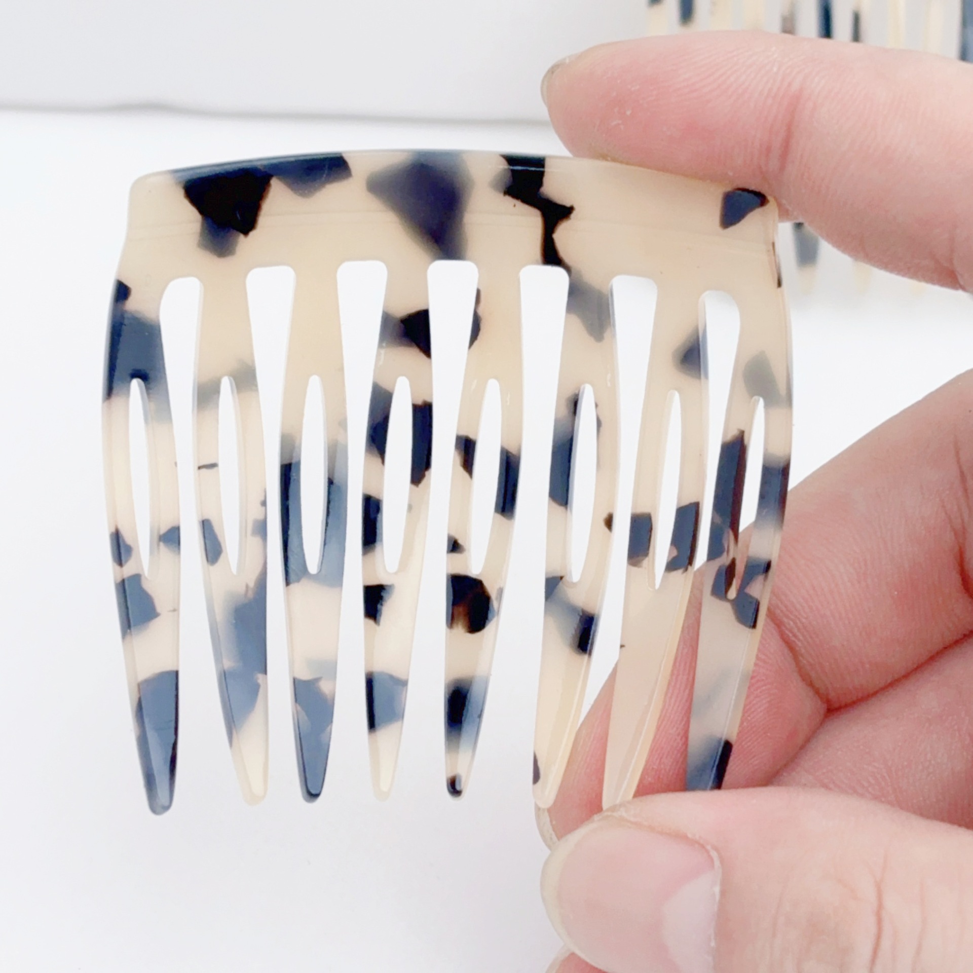 가벼운 표범 무늬